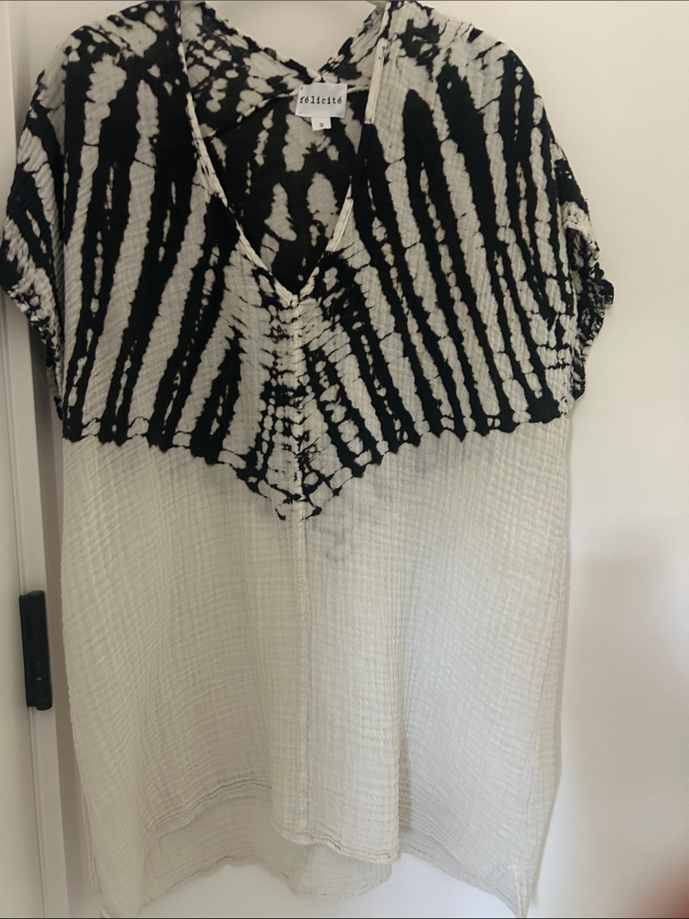 Size 2 Felicite gauze Black & White Tie-Dye V-Neck Women's Top